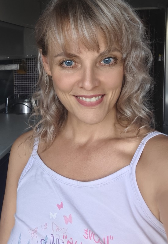 Olya • 48 • Росія