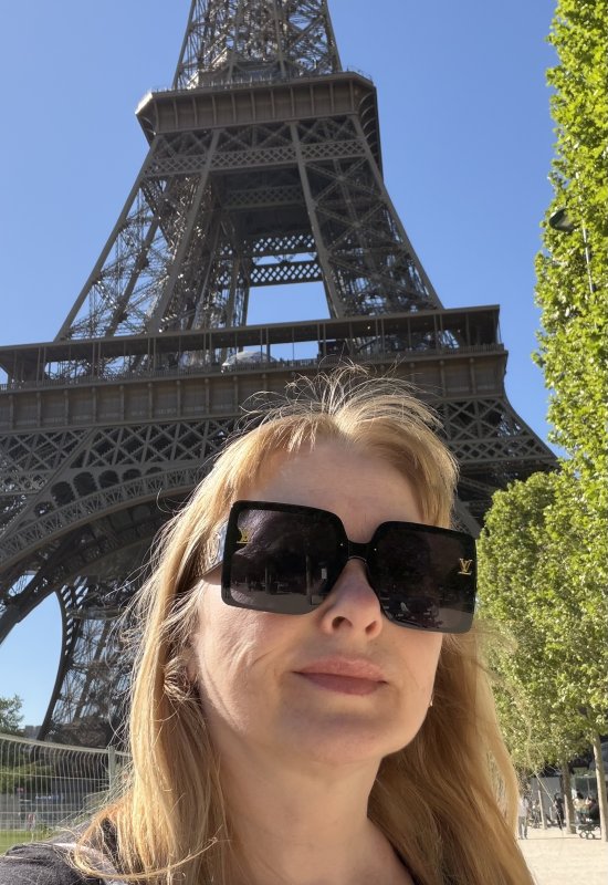 Elvira • 54 • France