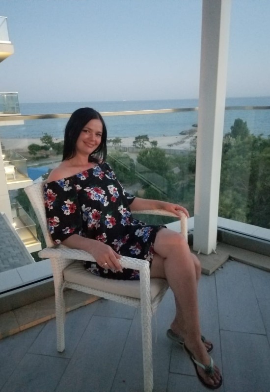 Anna • 40 • Ukraine