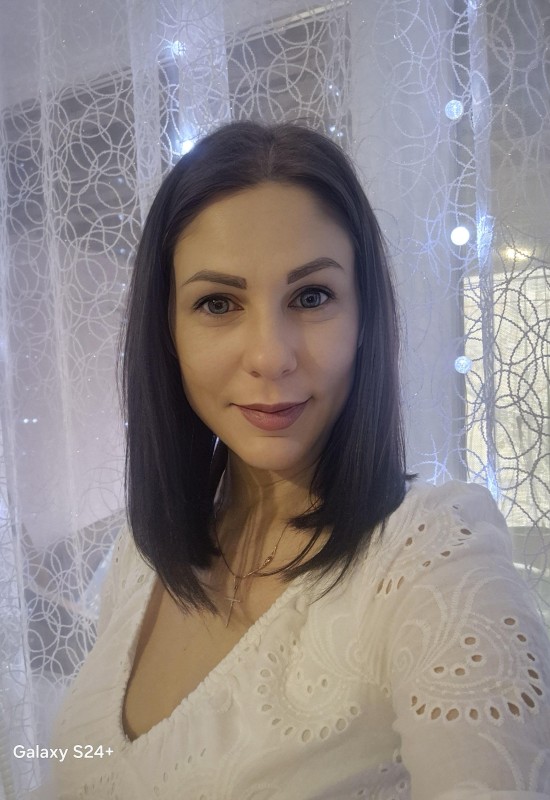 Yaroslava • 36 • Ukraine