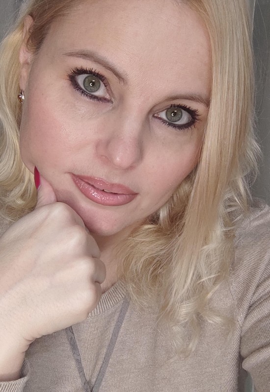 Yuliya • 47 • Russia