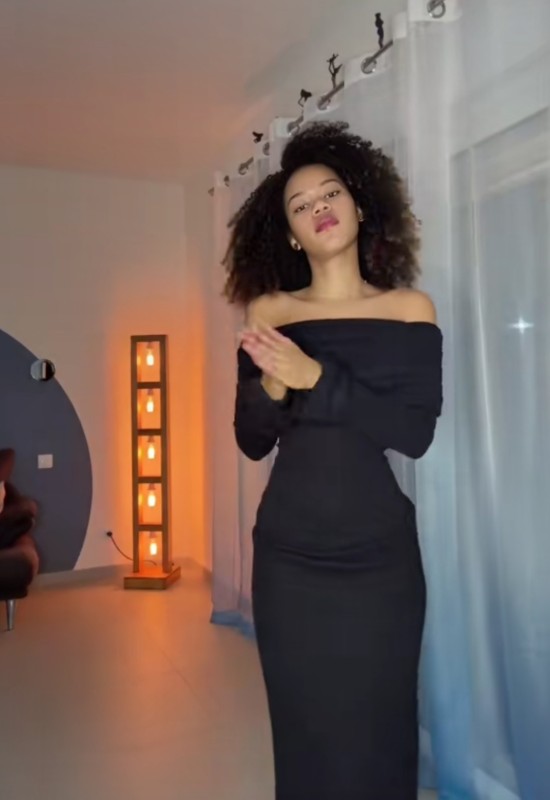 Laura  • 27 • Madagascar