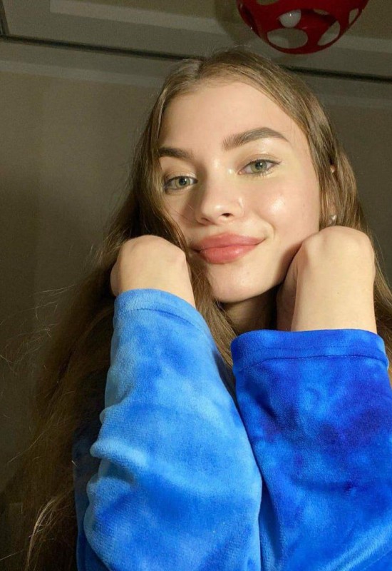 Alina • 24 • Russie