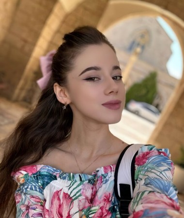 Anna, 22