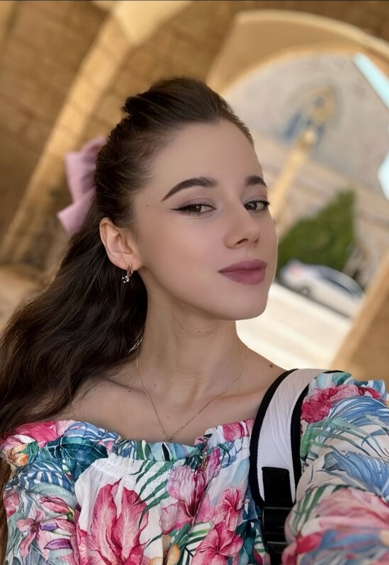 Anna • 22 • Ukraine