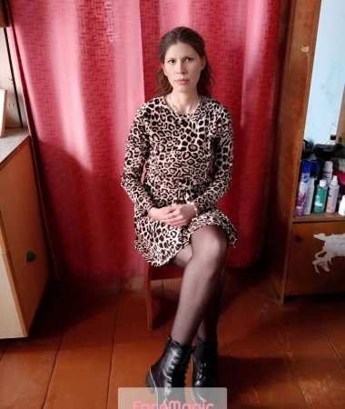 Elena, 43