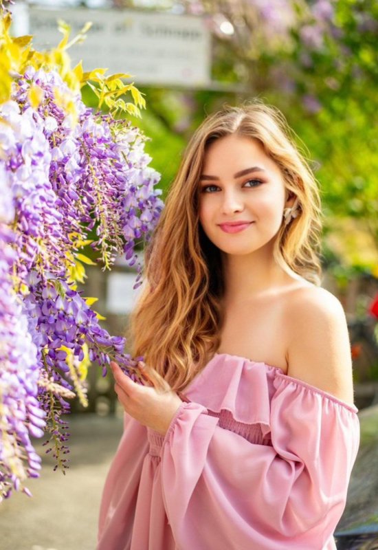 Nataliya • 38 • Switzerland