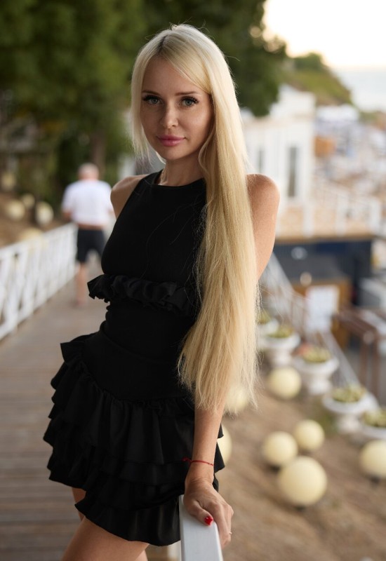 Anna • 36 • Ukraine