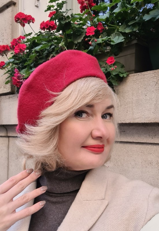 Yulia • 45 • Russia