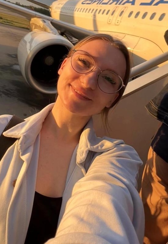 Victoria • 27 • Russia