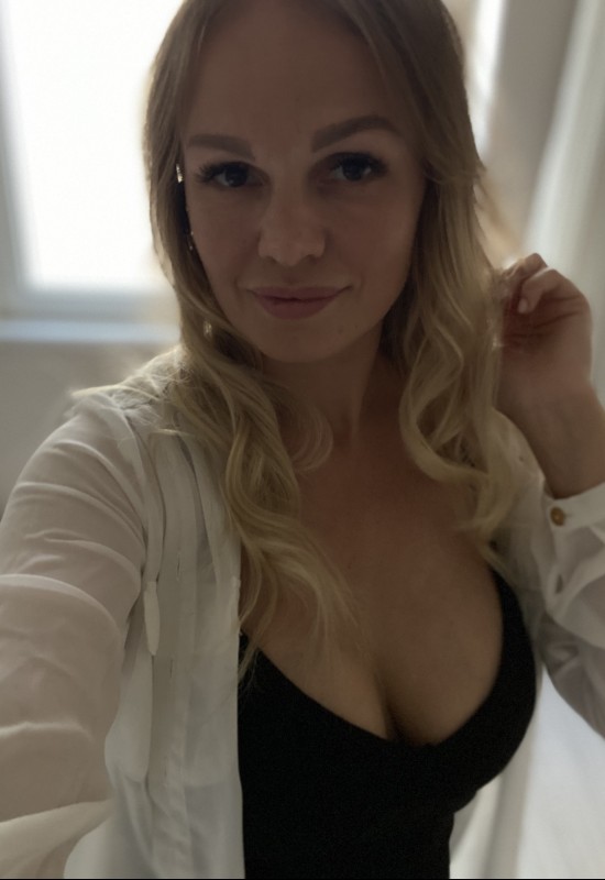 Marina • 36 • Russia