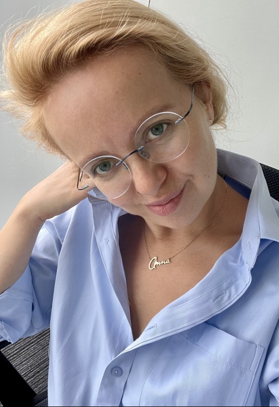 Anna • 41 • Russia