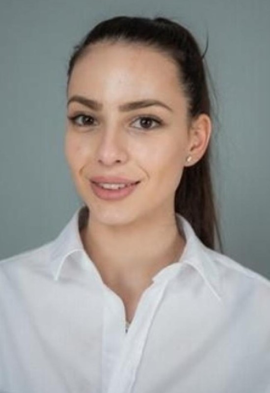 Irina • 32 • Україна