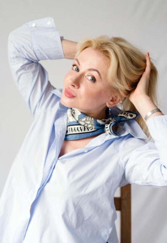 Alena • 44 • France