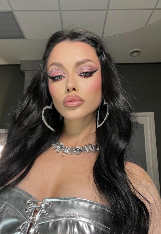 Diana • 23 • Russia