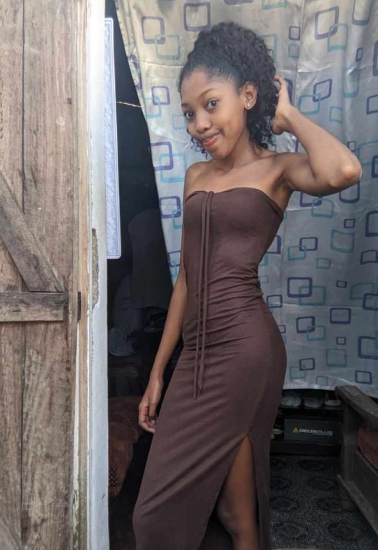 Farida • 24 • Madagascar