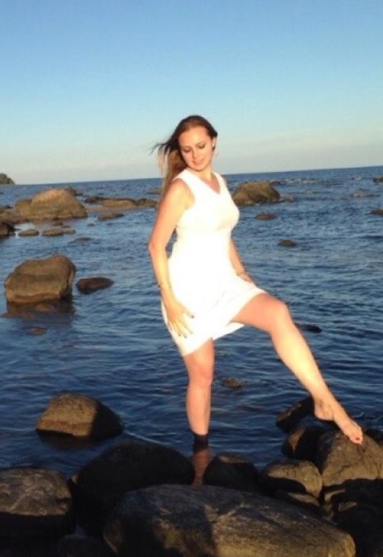 Vika • 41 • Russia