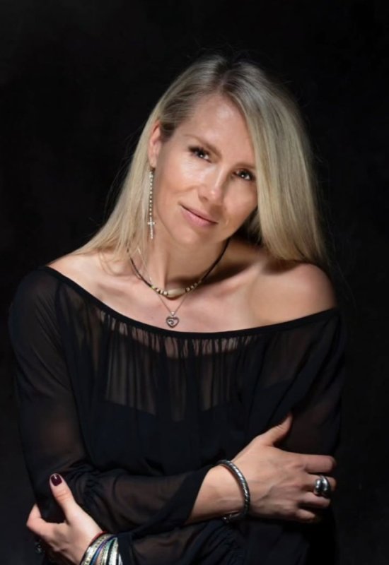 Tatyana • 45 • France