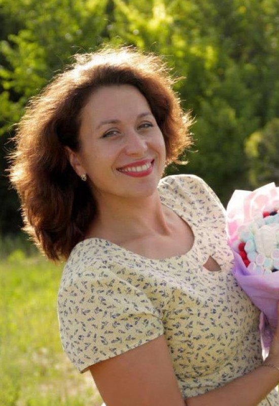 Elena • 45 • Russie