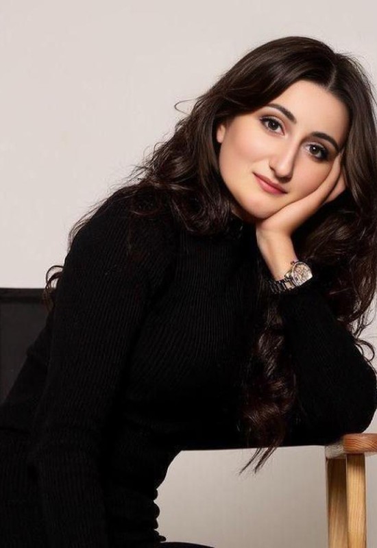 Elena • 28 • Россия