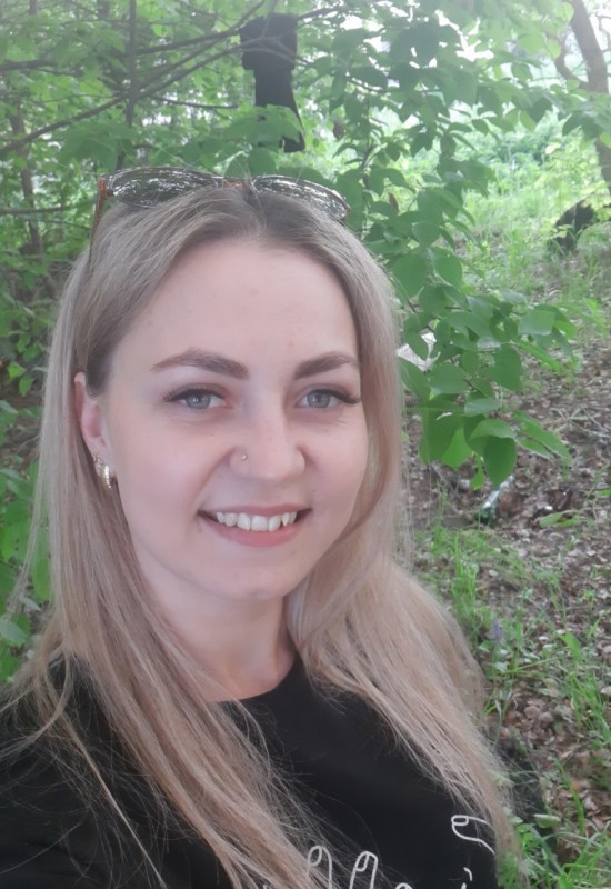 Anya • 38 • Russia