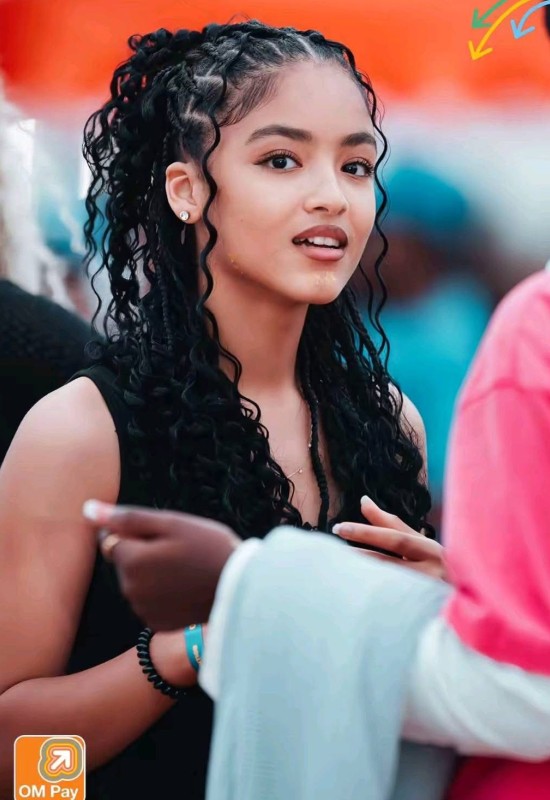 Lina • 26 • France