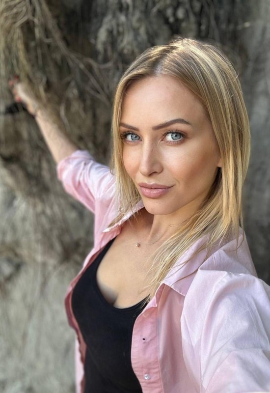 Irina • 40 • Україна