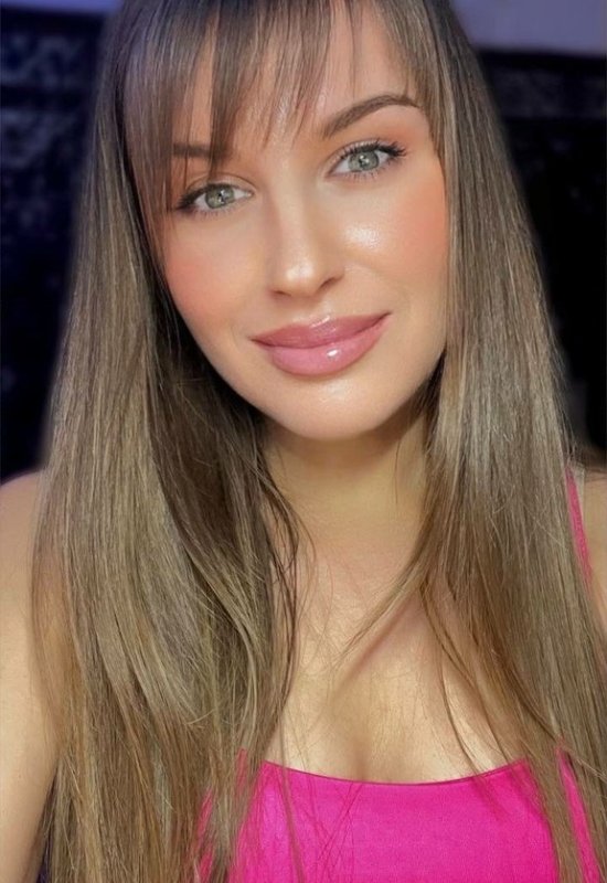 Anna • 39 • Ukraine