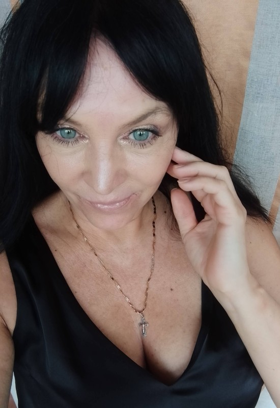 Ksenia • 48 • Росія