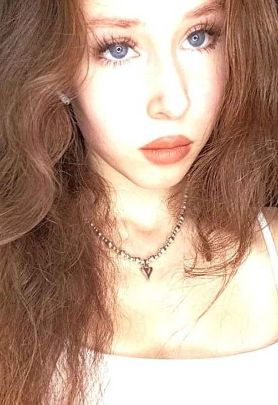 Ksenia • 19 • Russie