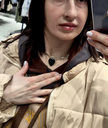 Alexandra, 36