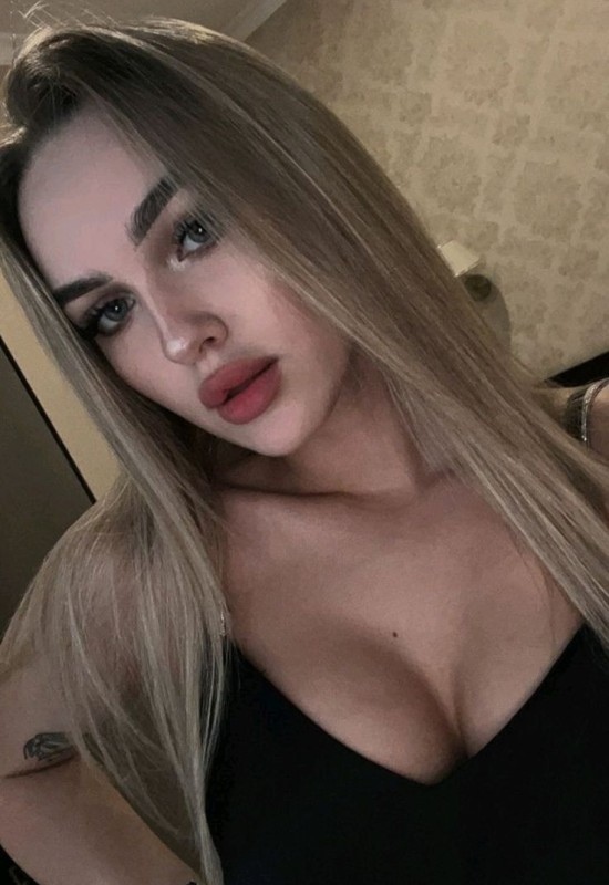 Alina • 22 • Russie