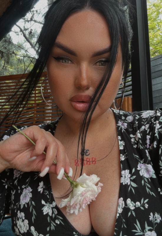 Daria • 37 • Ukraine