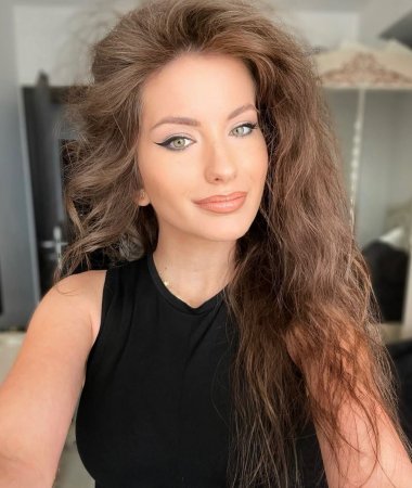 Elena, 33