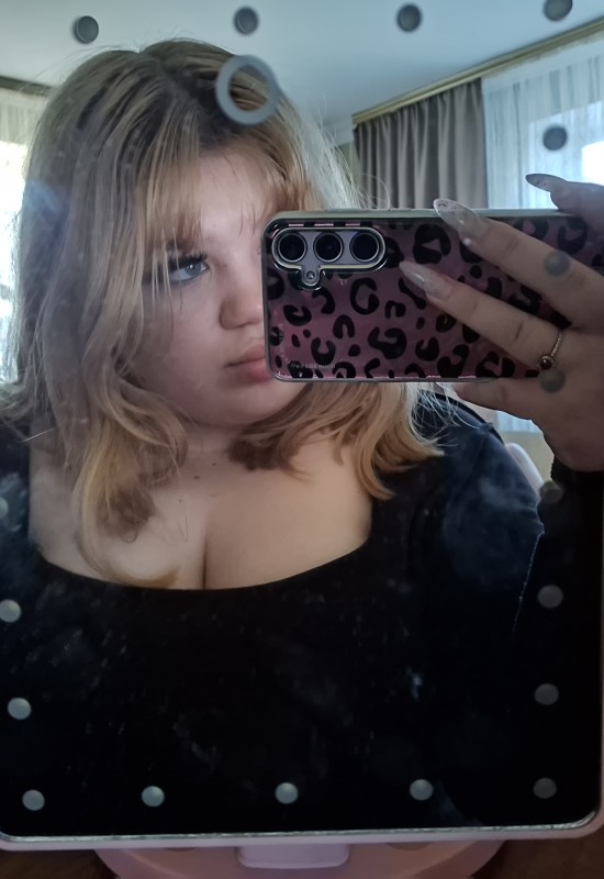 Kate • 21 • Ukraine