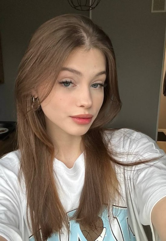 Alice • 23 • Belarus