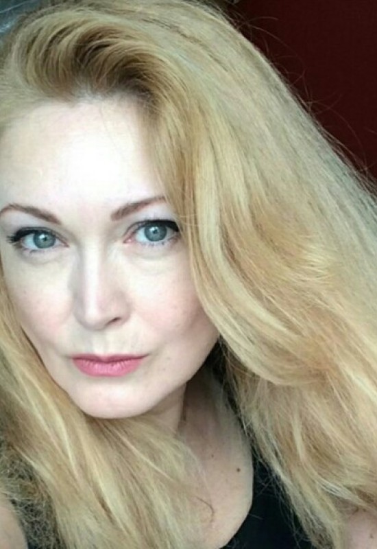 Elena • 48 • Russie