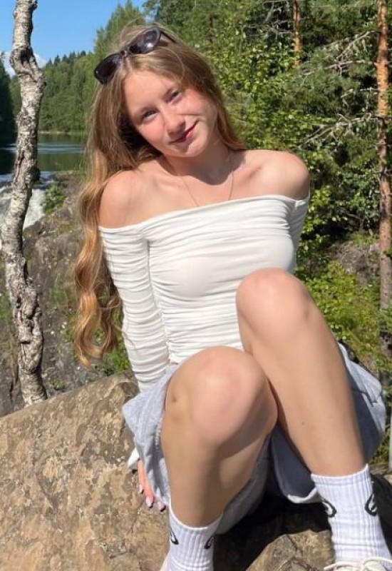 Alexandra • 21 • Russie