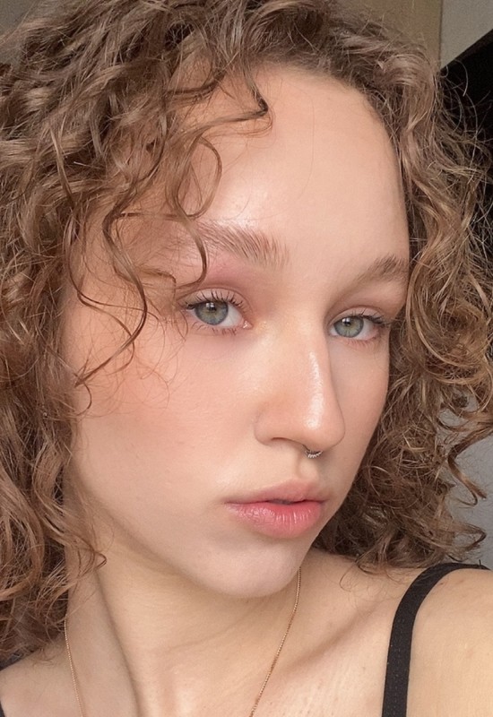 Polina • 20 • Russia