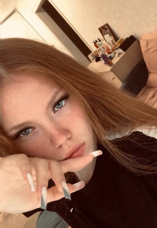 Mariana • 18 • Франция