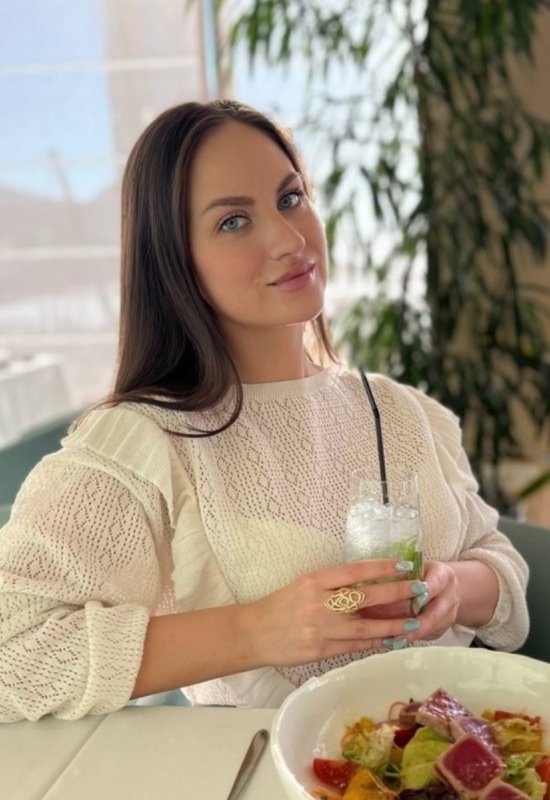 Victoria • 41 • Russia