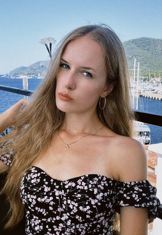 Milana • 19 • Россия