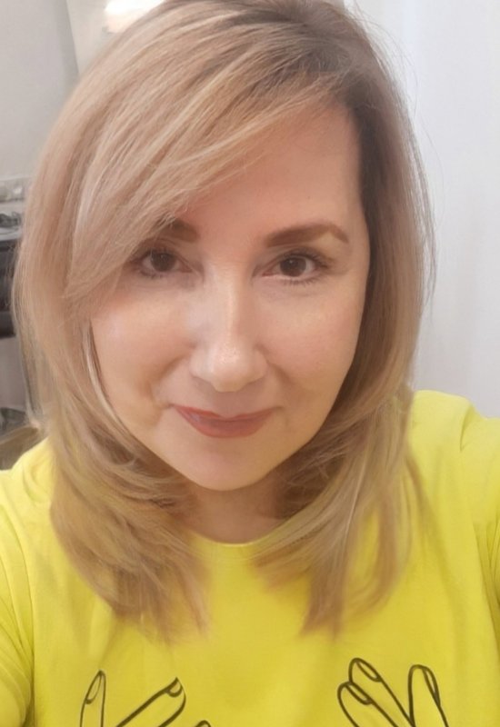 Elena • 59 • Russie