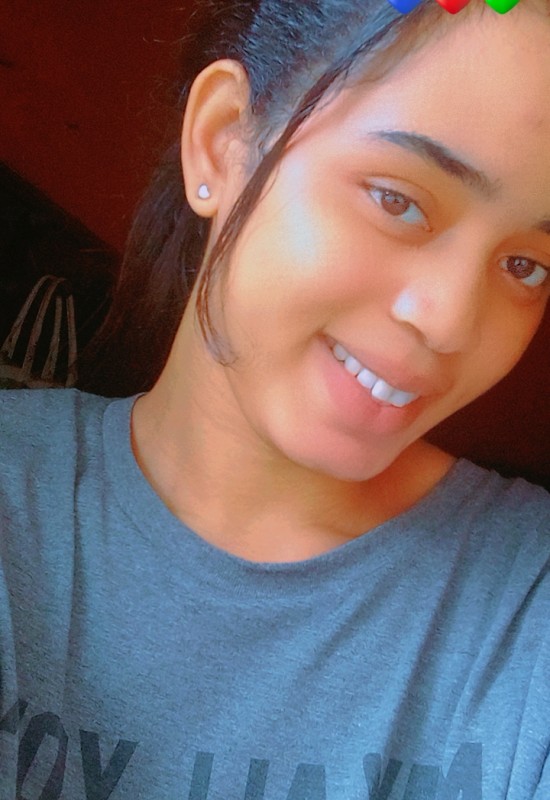 Laura  • 25 • Madagascar