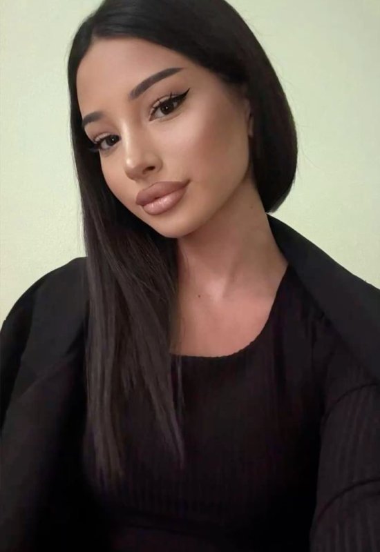 Kate • 23 • Emirats