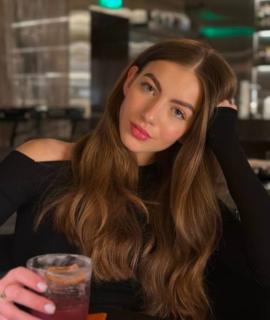 Elena, 27