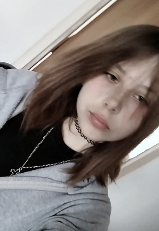 Ania • 18 • Росія