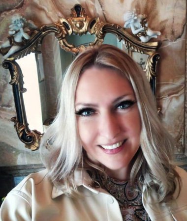 Anna, 45