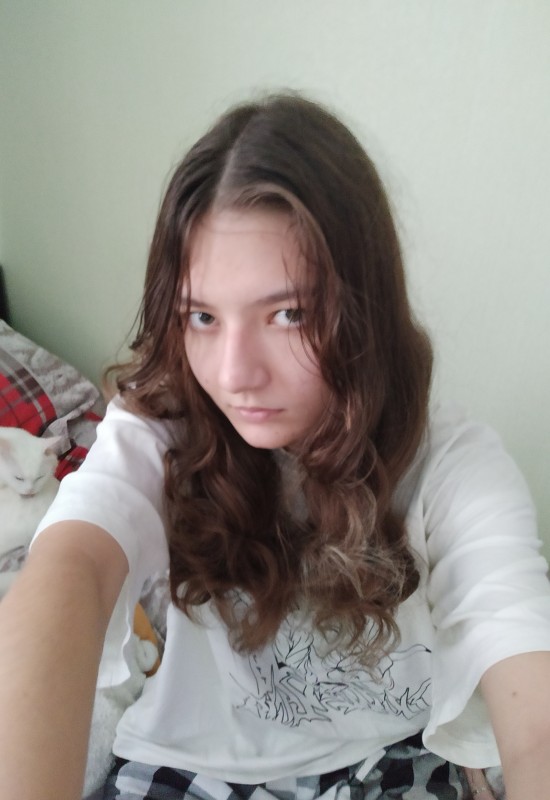 Alexandra • 19 • Russie