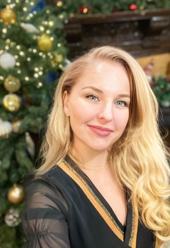 Larisa • 45 • Russia